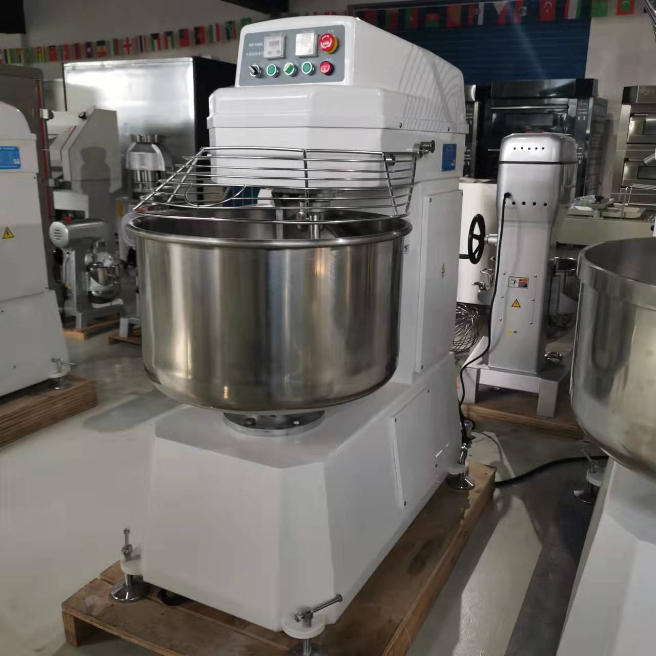 Commercial Dough Mixer 100kg P - огляд і ціна Commercial Kitchen Mixers Dough Mixer